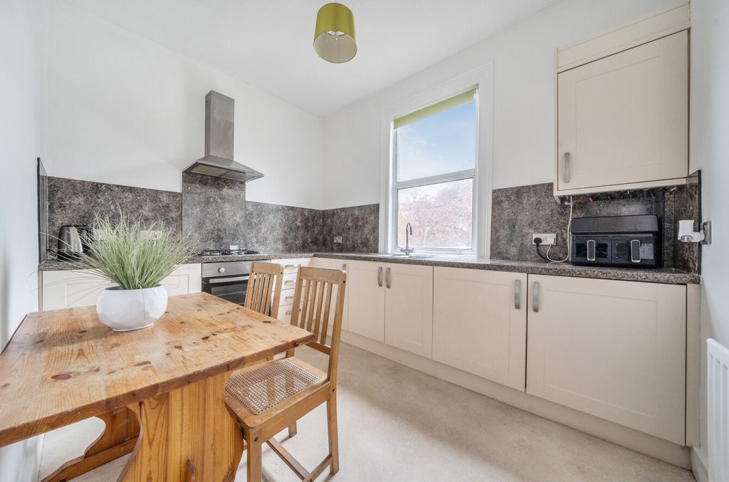 Property photo 3 of 13 1435883-12-69c693...