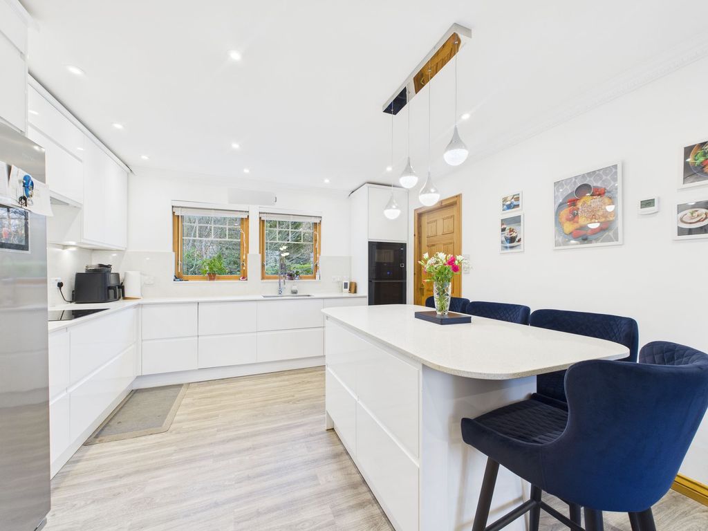 Property photo 3 of 24 Kitchen