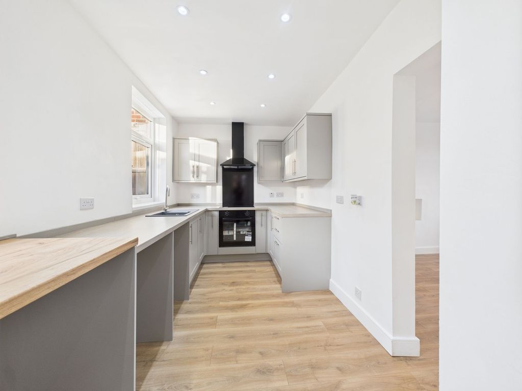 Property photo 2 of 9 Kitchen