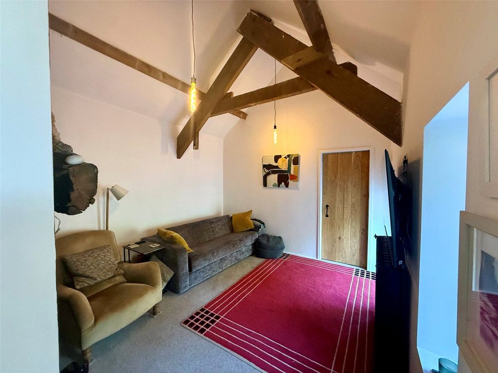 Property photo 3 of 28 Picture No. 19