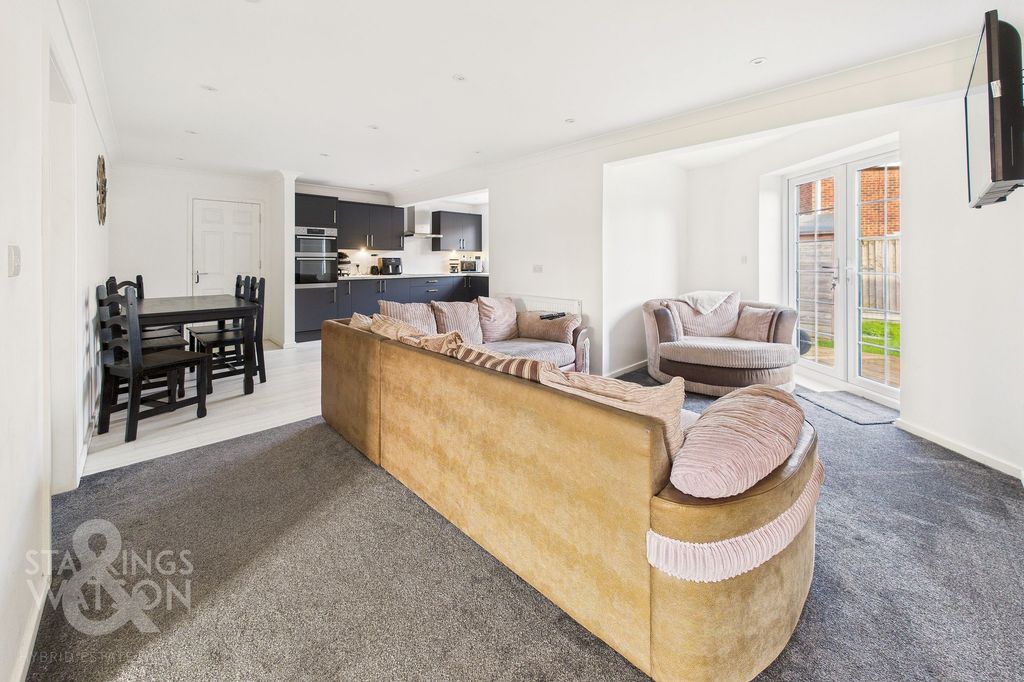 Property photo 2 of 25