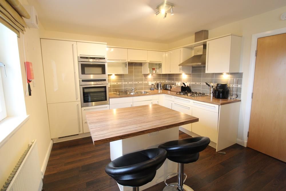 Property photo 2 of 10 Dining Kitchen