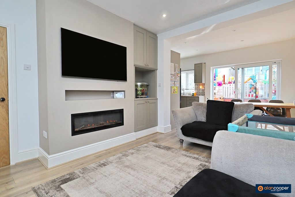 Property photo 2 of 32 3663553