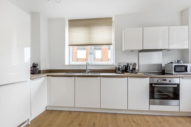 Property photo 3 of 11 Kitchen