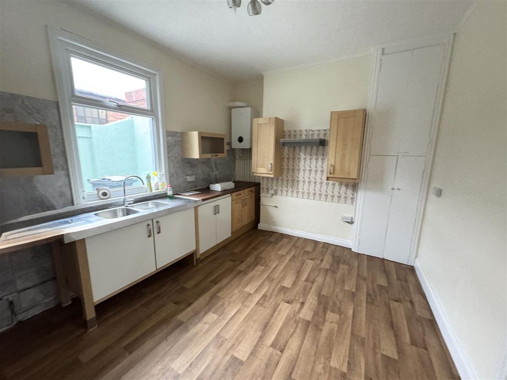 Property photo 2 of 7 Dining Kitchen