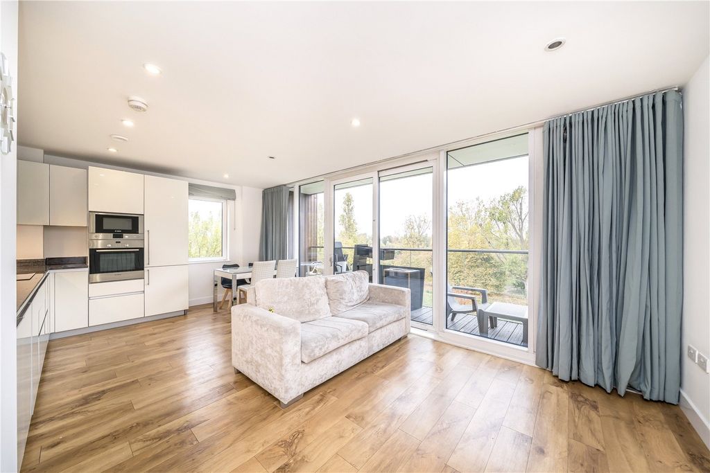 Property photo 2 of 9 Picture No. 14