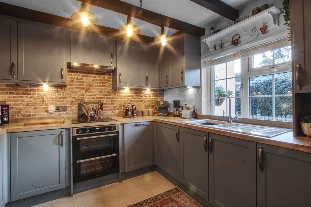 Property photo 2 of 21 Kitchen 4.Jpg