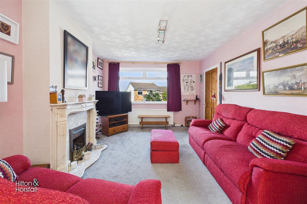 Property photo 3 of 19 Edge End Avenue