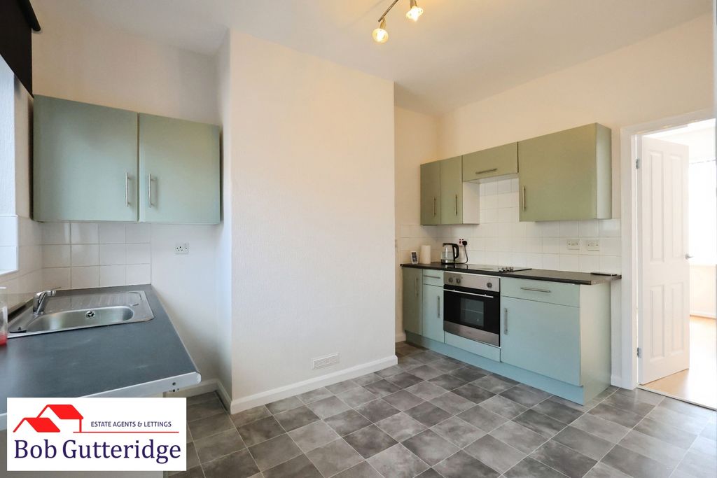 Property photo 3 of 13 Fitted Kitchen / Diner