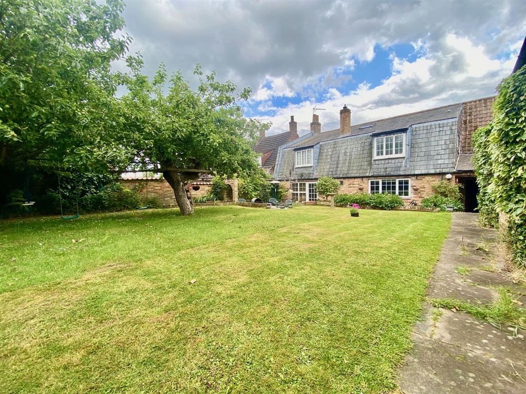 Property photo 3 of 35
