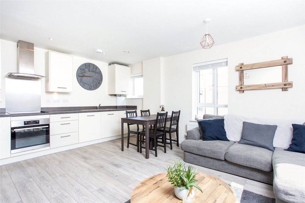 Property photo 2 of 8 455922c7-c6d2-4208-A