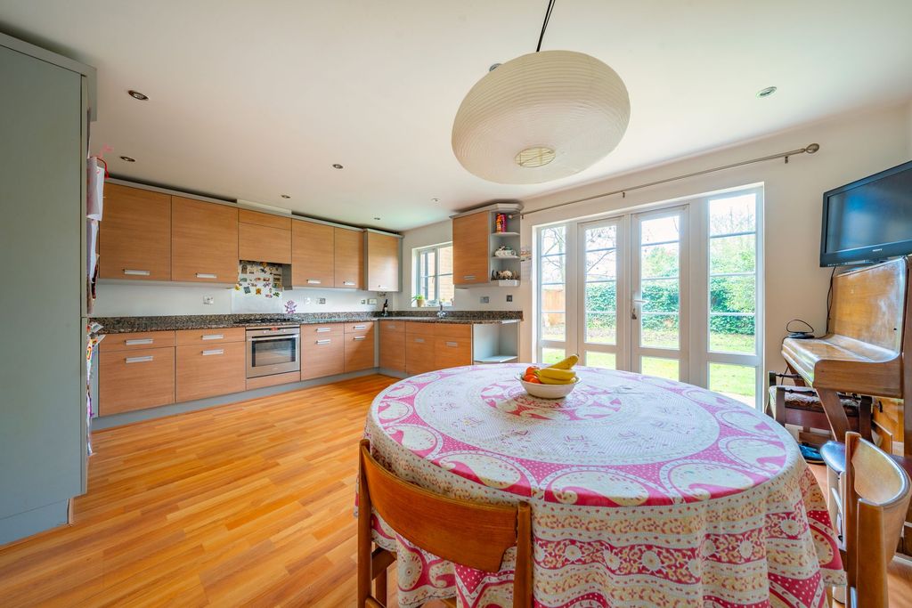 Property photo 3 of 11