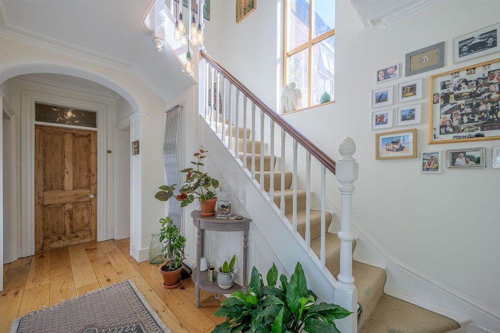 Property photo 3 of 51