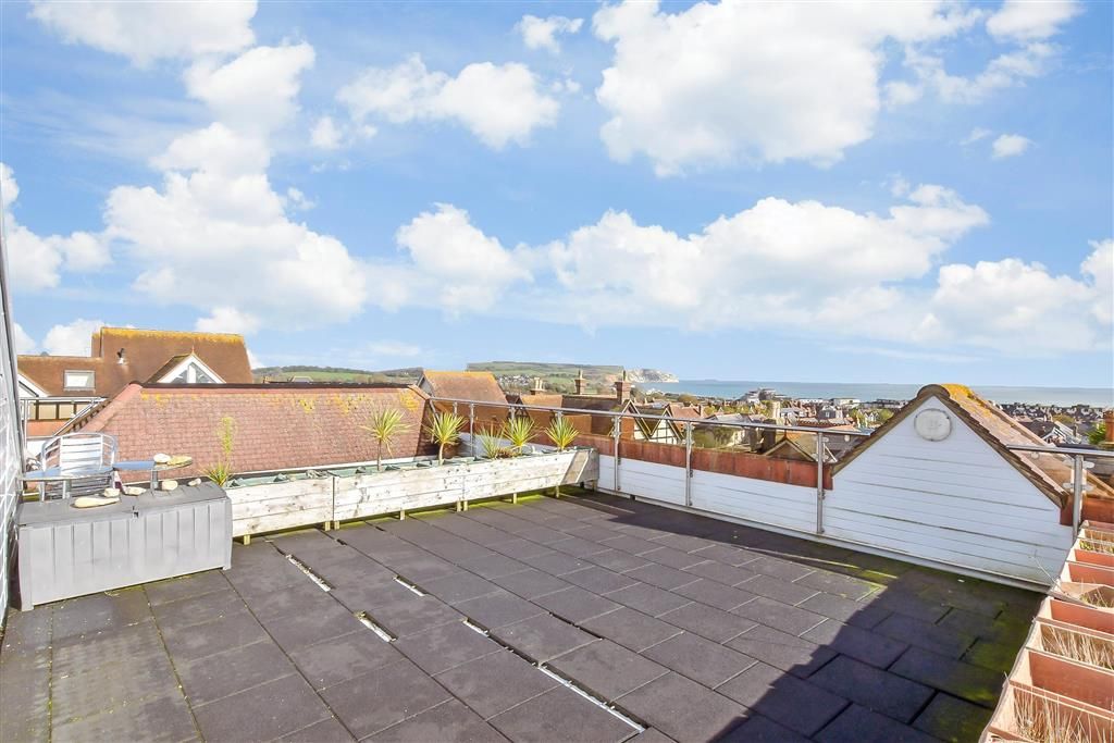 Property photo 2 of 14 Balcony / Terrace