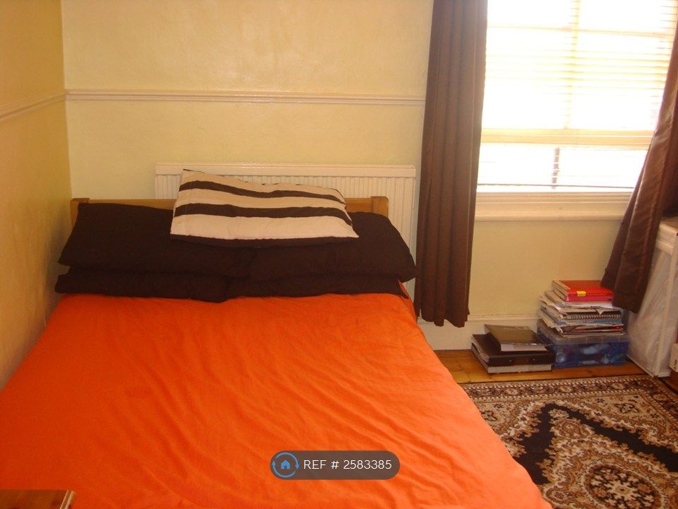 Property photo 1 of 5 Bedroom 1 Pic 1