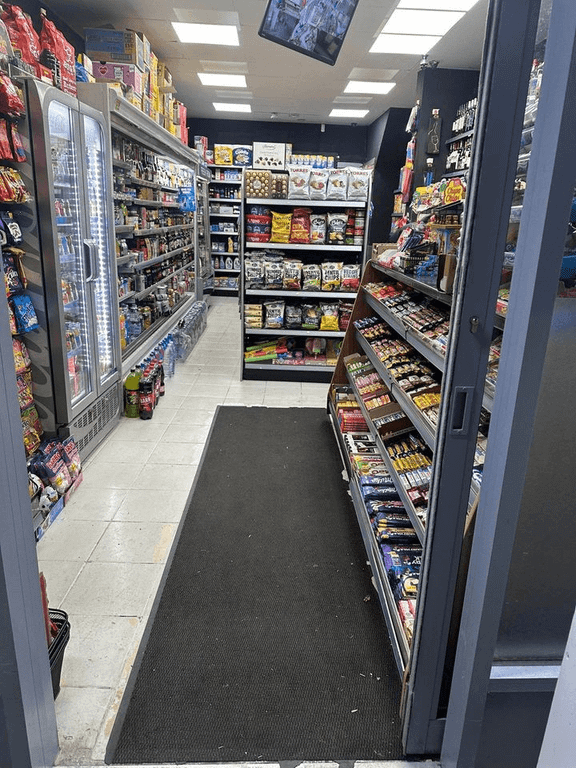 Property photo 1 of 4 Off License In Highbury Islington