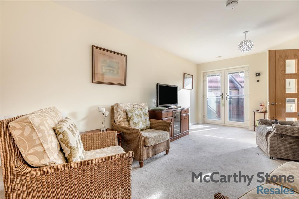 Property photo 3 of 19 8670530-Interior05.Jpg