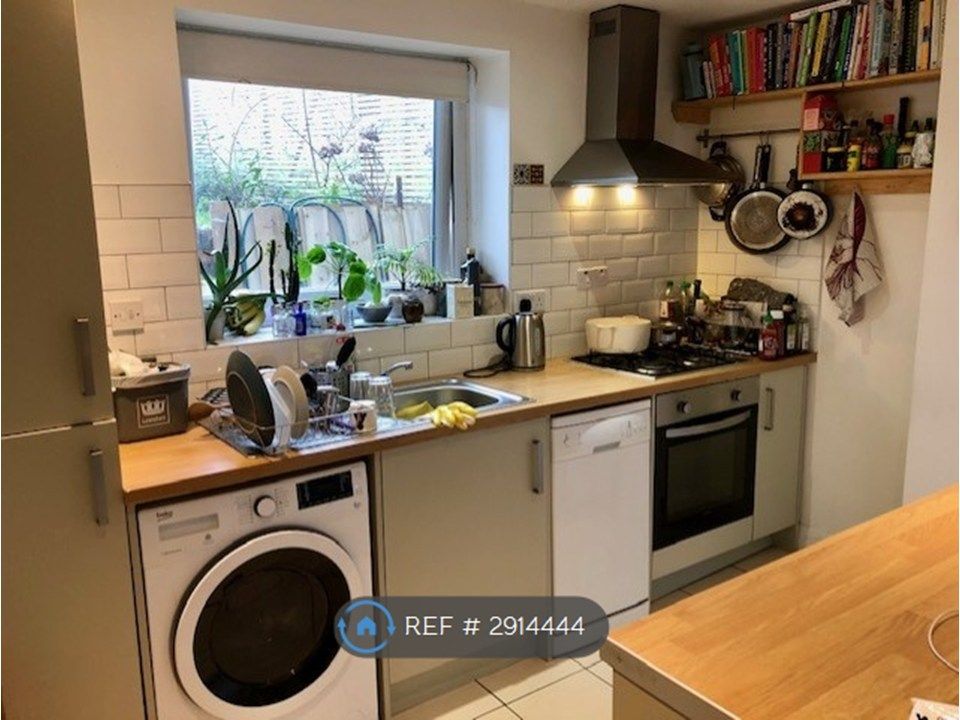 Property photo 2 of 6 Kitchen