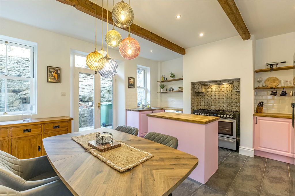 Property photo 3 of 23 Dining Kitchen