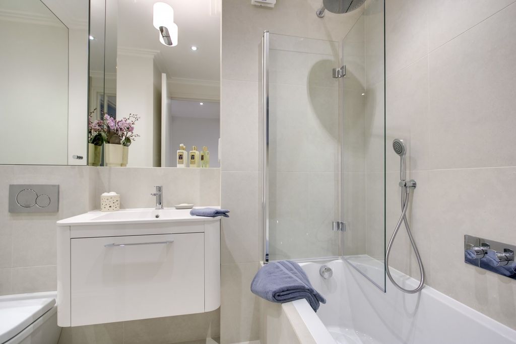 Property photo 2 of 8 Bathroom