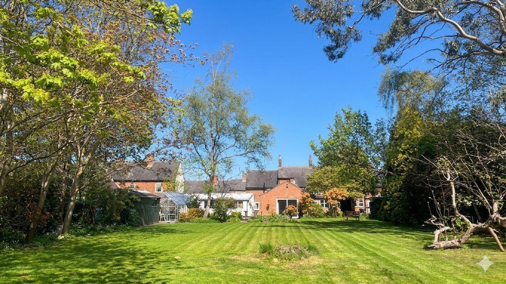 Property photo 2 of 30