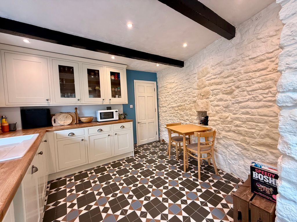 Property photo 2 of 18 Kitchen
