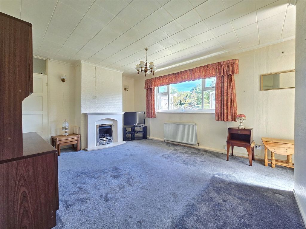 Property photo 2 of 13 Lounge