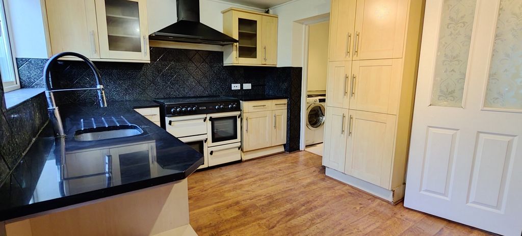 Property photo 3 of 19 Photo 6