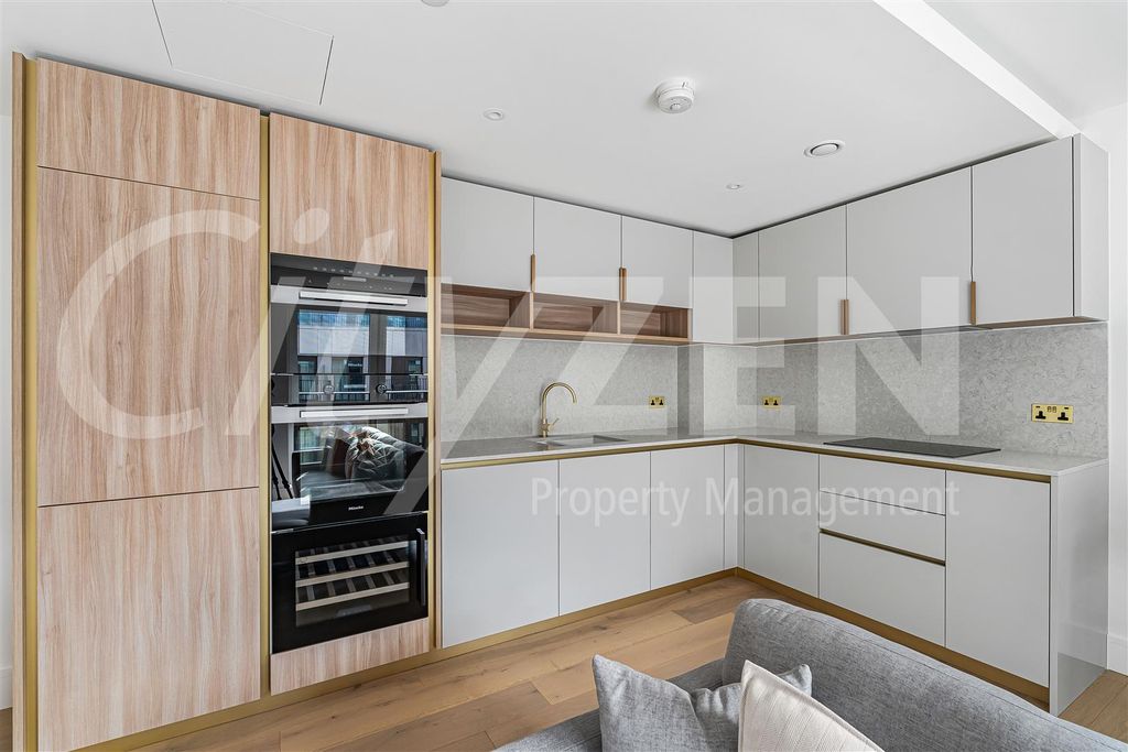 Property photo 2 of 24 Kitchen