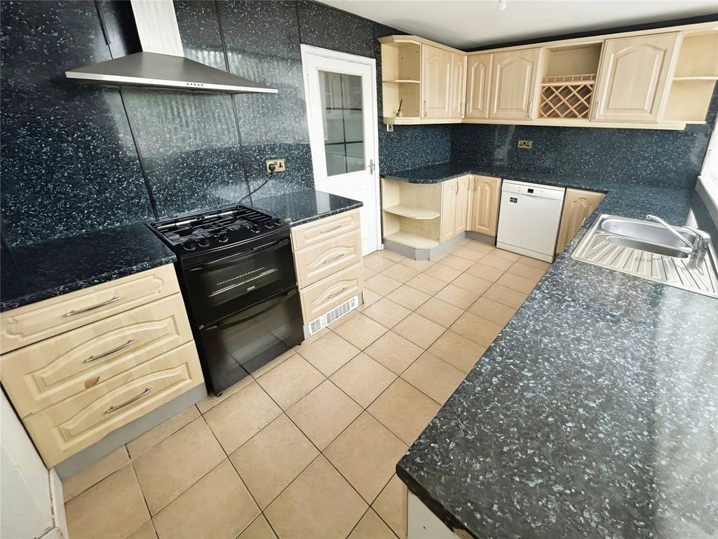 Property photo 2 of 16 Picture No. 23