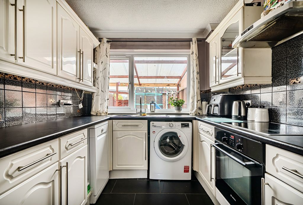 Property photo 3 of 14 1417639-9-699d885...