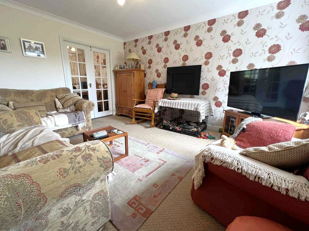 Property photo 3 of 18