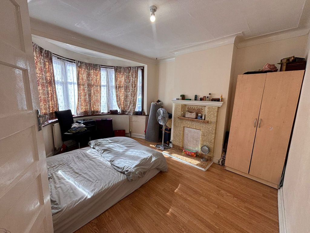 Property photo 3 of 10 Media