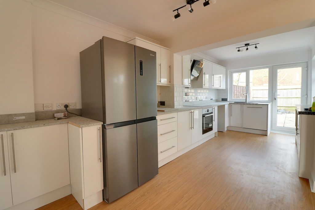 Property photo 3 of 13 Kitchen