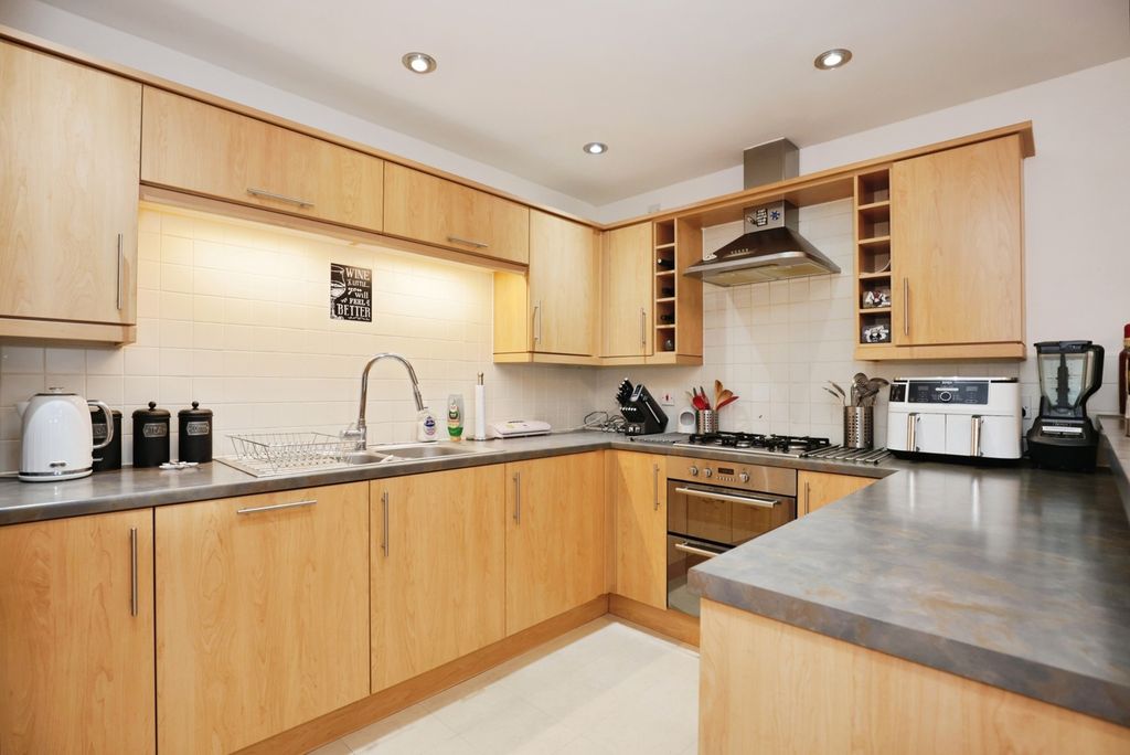 Property photo 2 of 14 Photo