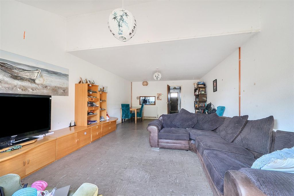 Property photo 3 of 20 Living Room
