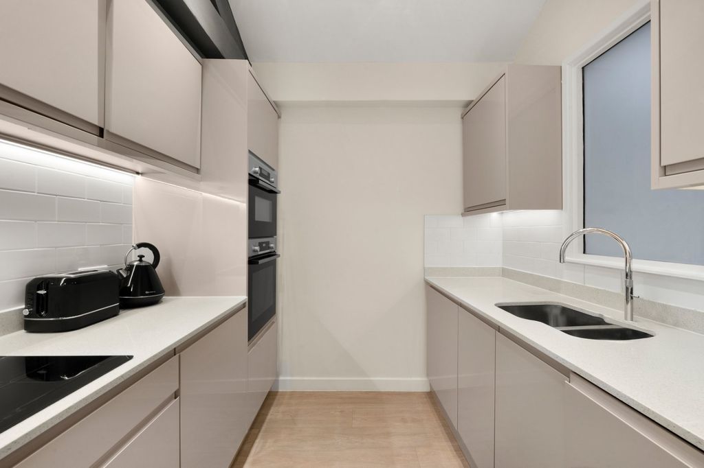 Property photo 2 of 9 Picture No. 21