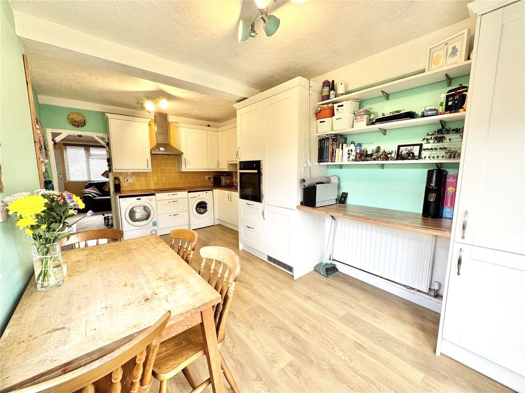 Property photo 2 of 11 Picture No. 13