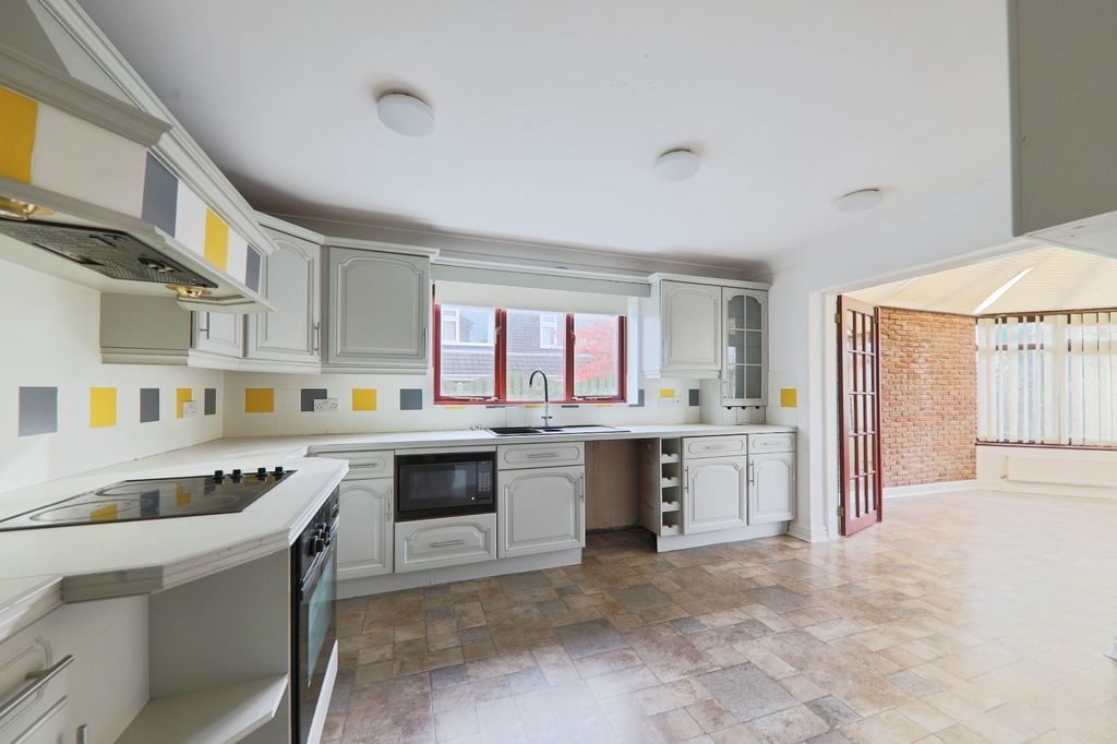 Property photo 2 of 17 4601616