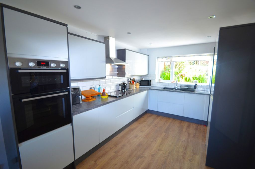 Property photo 3 of 13 Kitchen