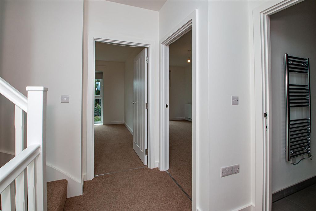 Property photo 3 of 14 16Rob_2.Jpg