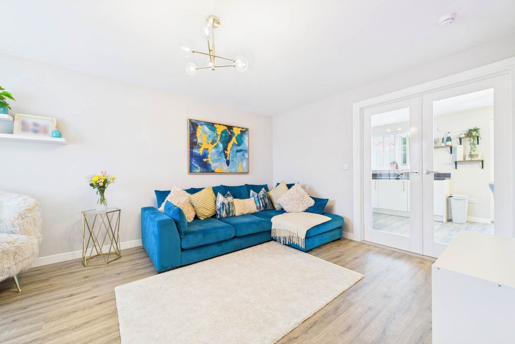 Property photo 3 of 27