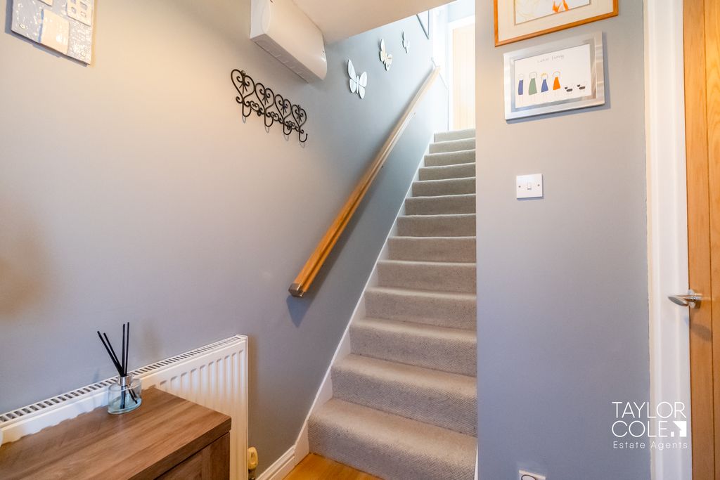 Property photo 2 of 31