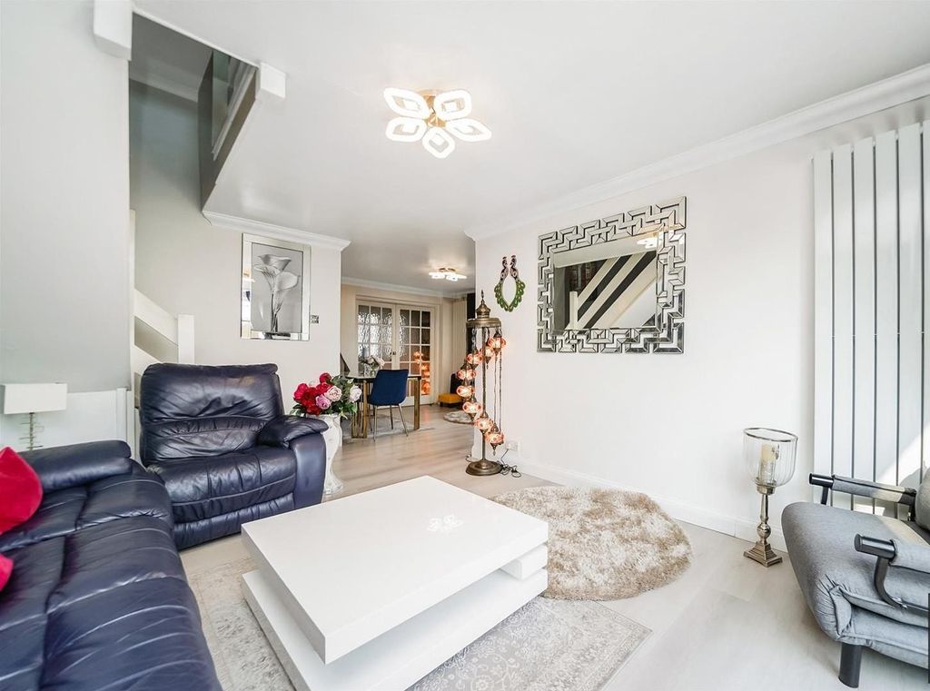 Property photo 2 of 10 Lounge