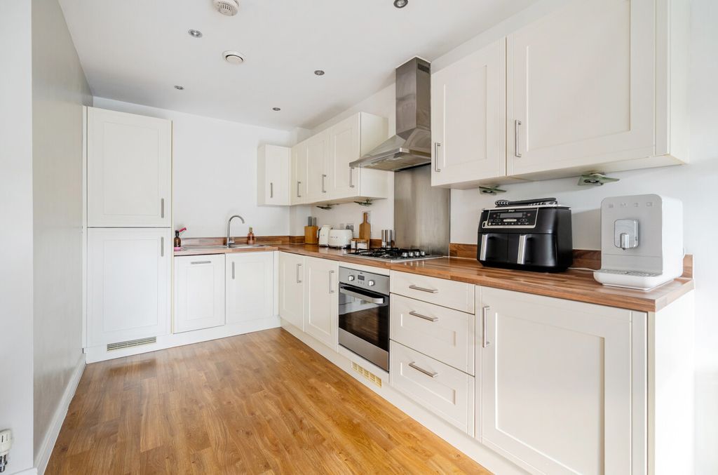 Property photo 3 of 12 1527578-8-6Abe84F...