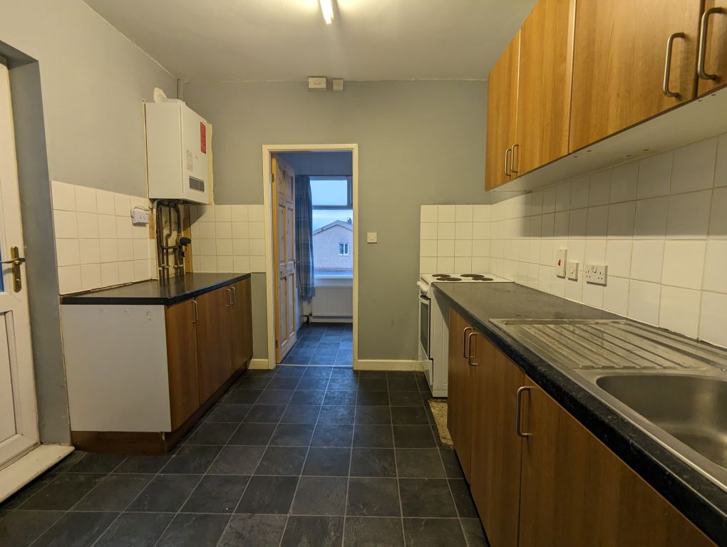 Property photo 3 of 6 Kitchen