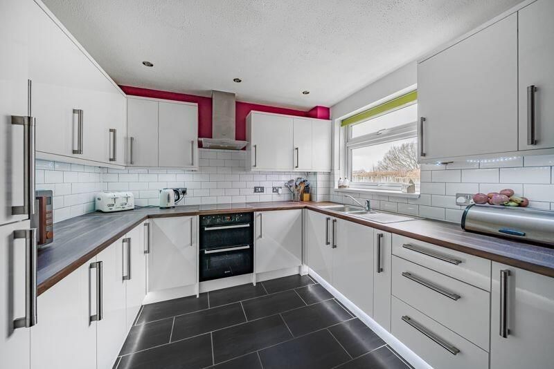 Property photo 1 of 10 Kitchen