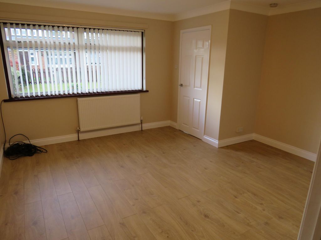 Property photo 3 of 10 Living Room