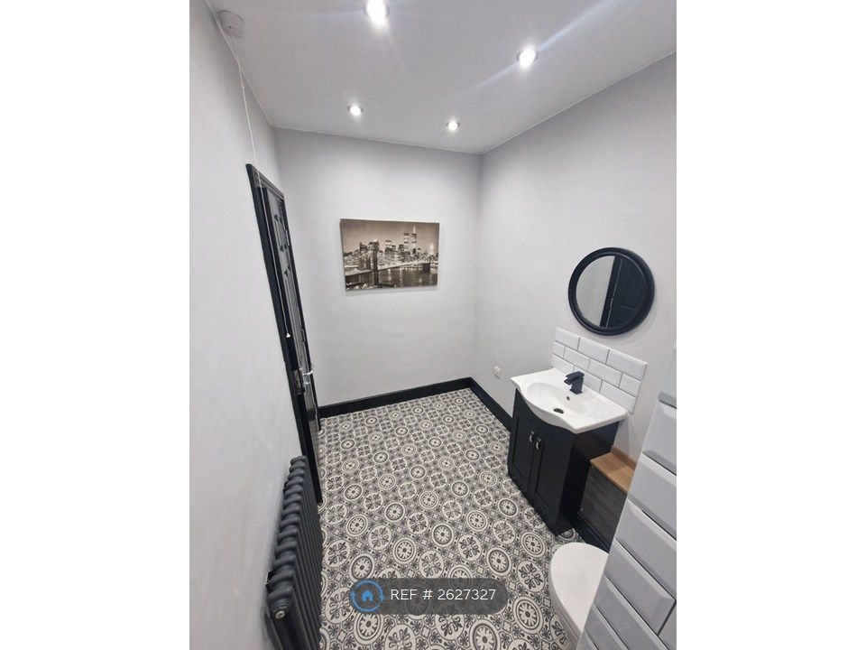 Property photo 1 of 15 Bathroom