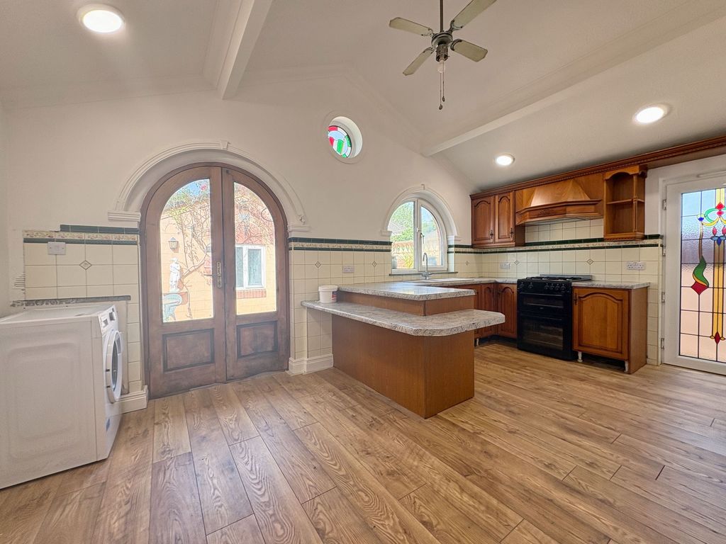 Property photo 3 of 24